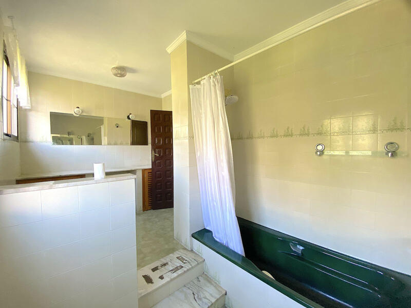 5 bedroom Country House for sale