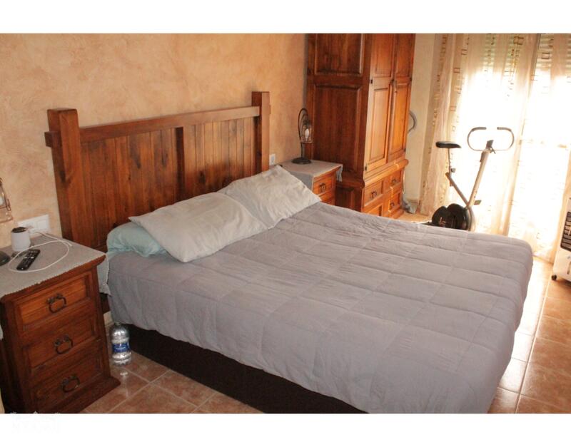 3 спальная комната городская тюрьма продается