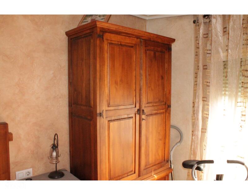 3 спальная комната городская тюрьма продается