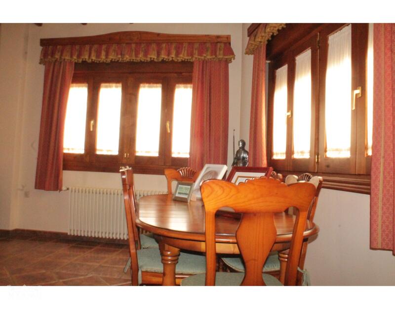 4 bedroom Townhouse for sale