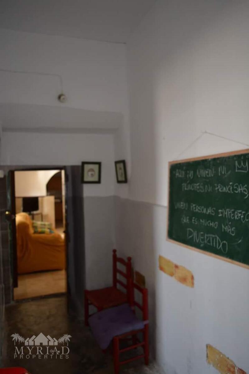 5 bedroom Land for sale