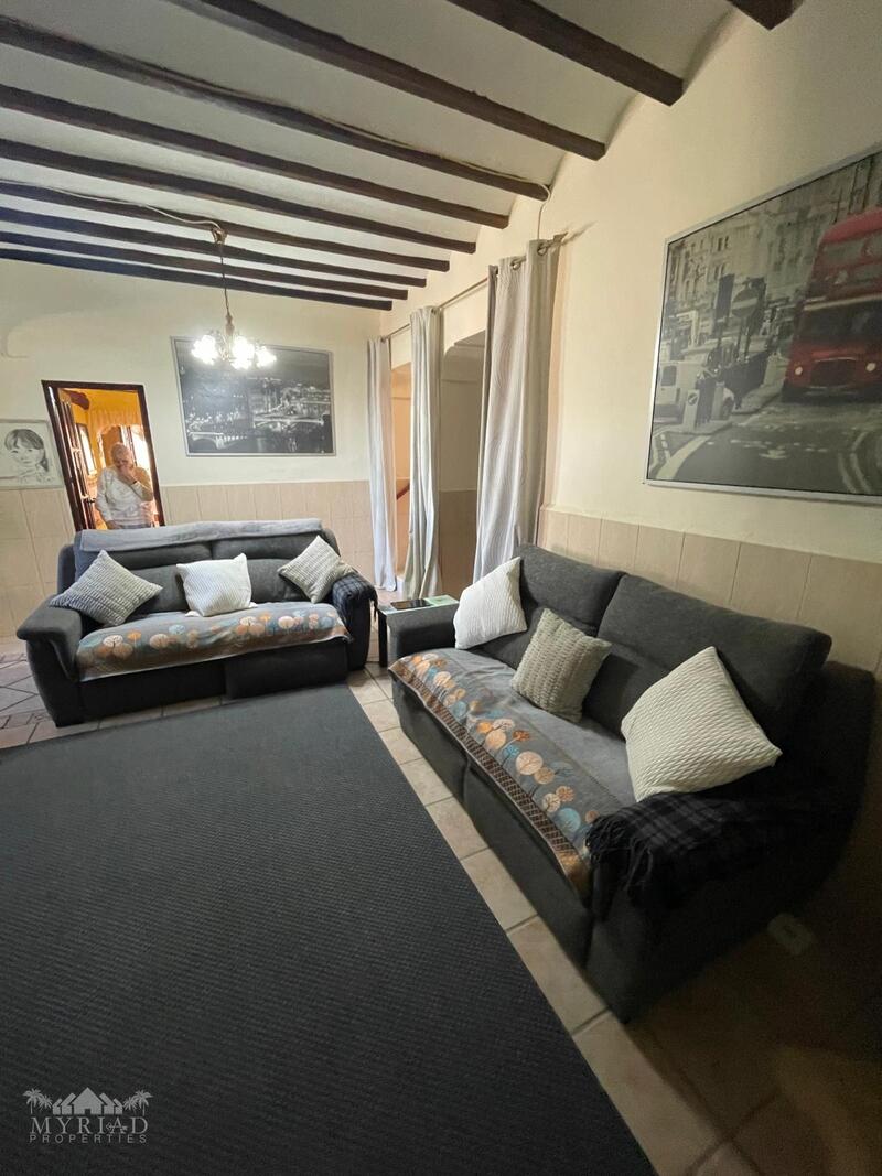 6 bedroom Country House for sale