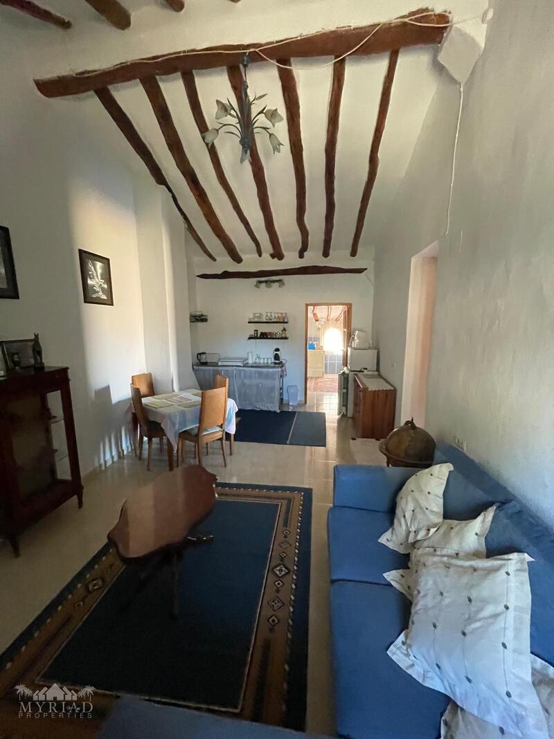 6 bedroom Country House for sale