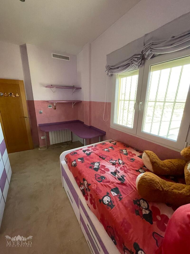 5 Schlafzimmer Landhaus zu verkaufen