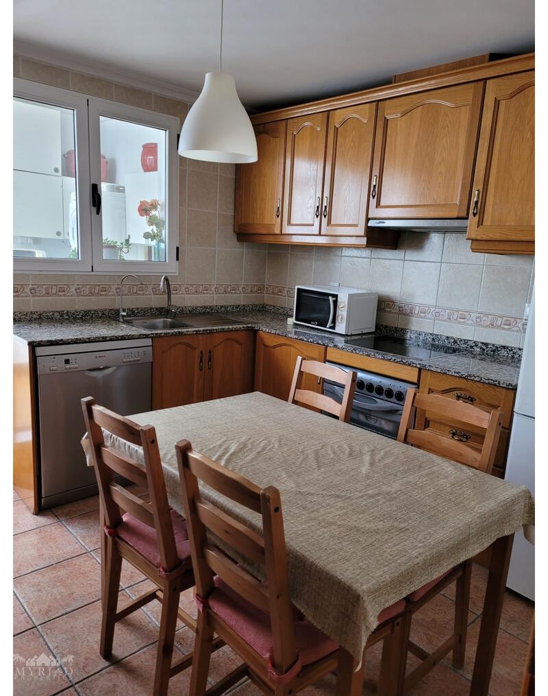 5 bedroom Townhouse for sale