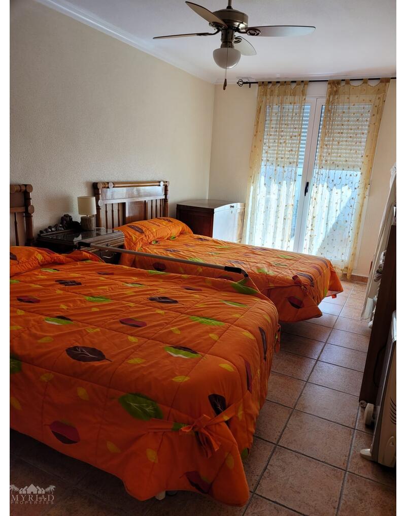 5 bedroom Townhouse for sale