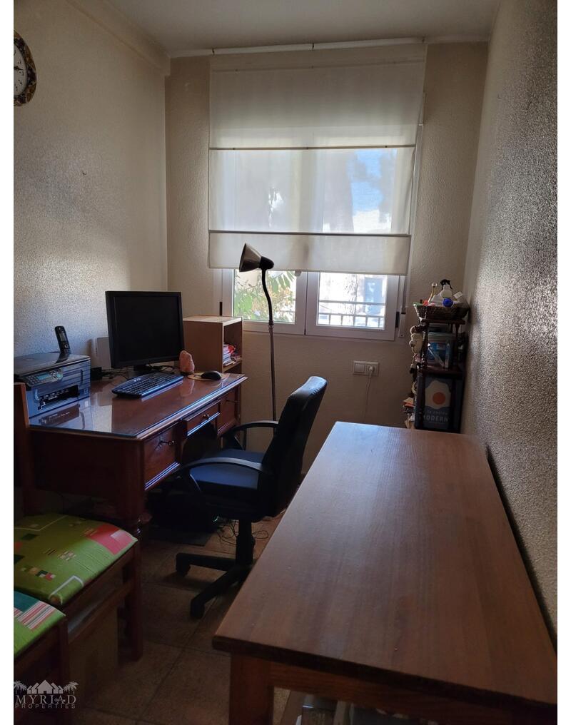 5 bedroom Townhouse for sale