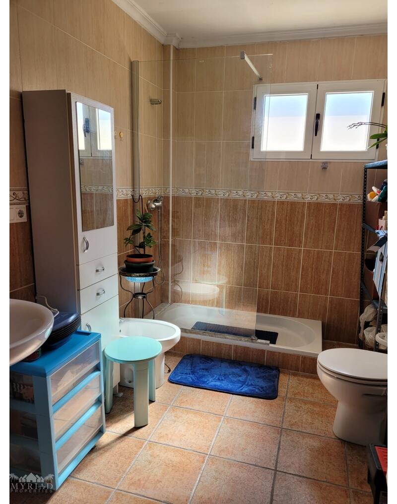 5 bedroom Townhouse for sale