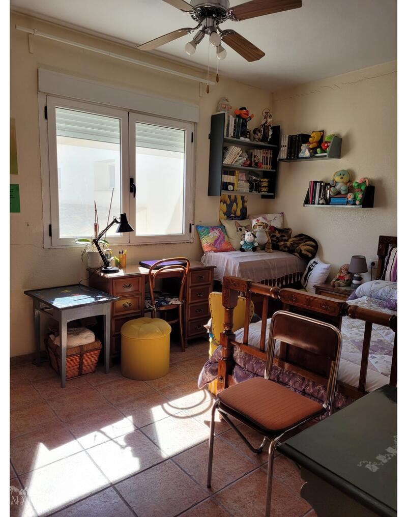 5 bedroom Townhouse for sale