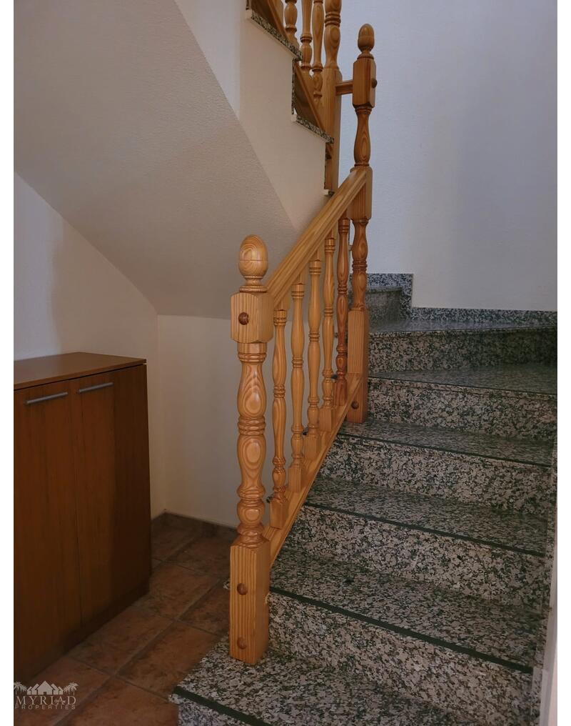 5 bedroom Townhouse for sale