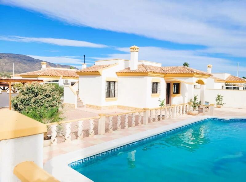 Villa til salgs i Hondon de las Nieves, Alicante