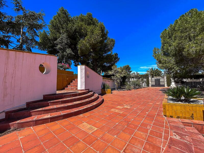 6 bedroom Villa for sale 6 bedroom Villa for sale