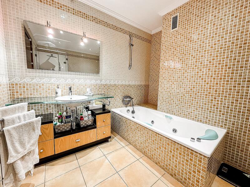 5 bedroom Townhouse for sale 5 bedroom Townhouse for sale