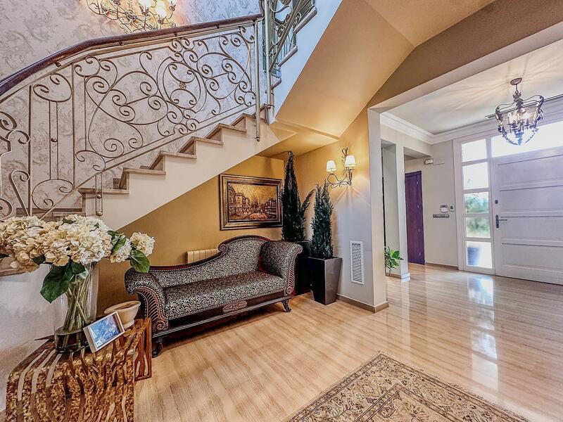 5 bedroom Villa for sale