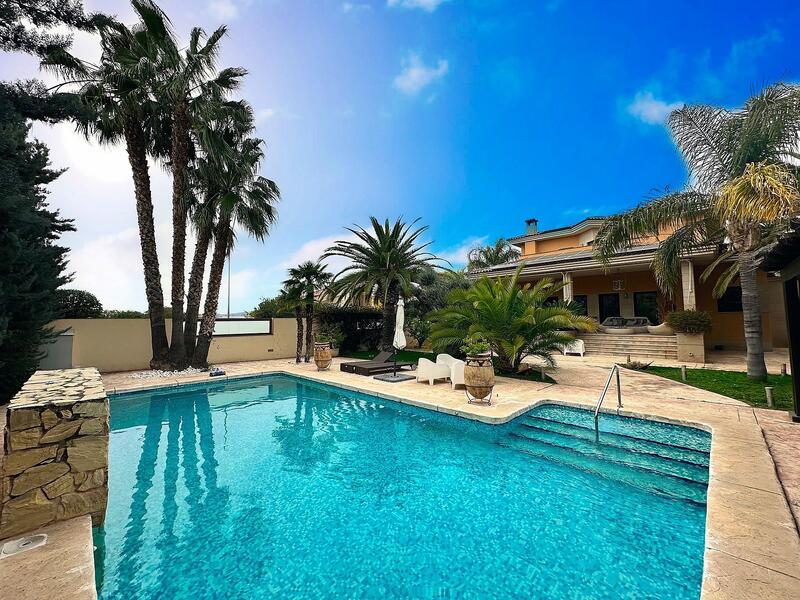 5 bedroom Villa for sale