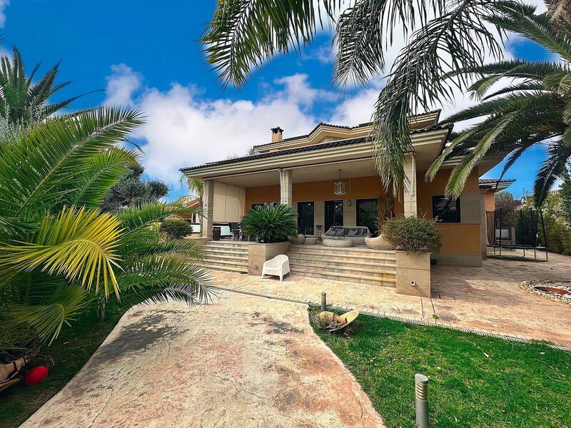 5 bedroom Villa for sale