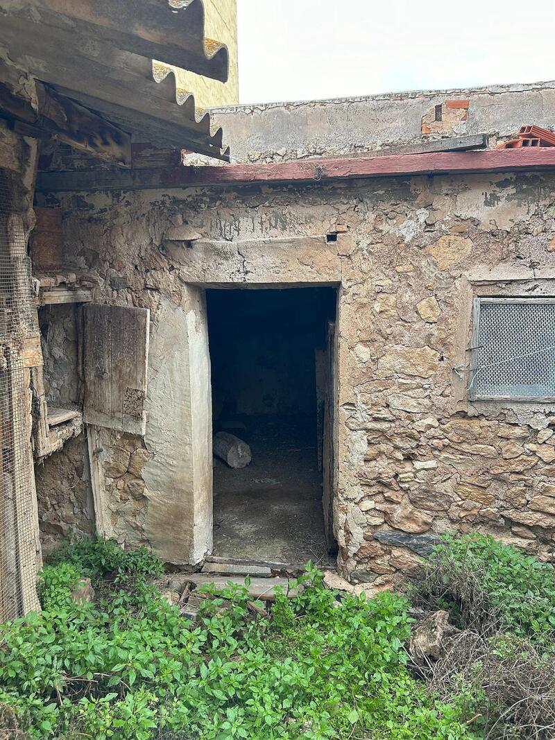 4 bedroom Townhouse for sale