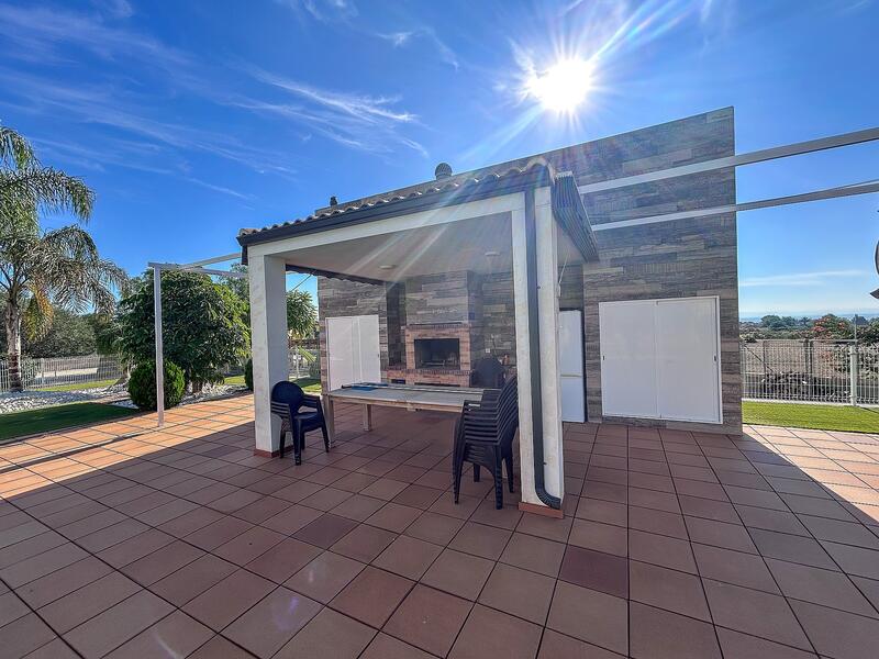 8 bedroom Villa for sale