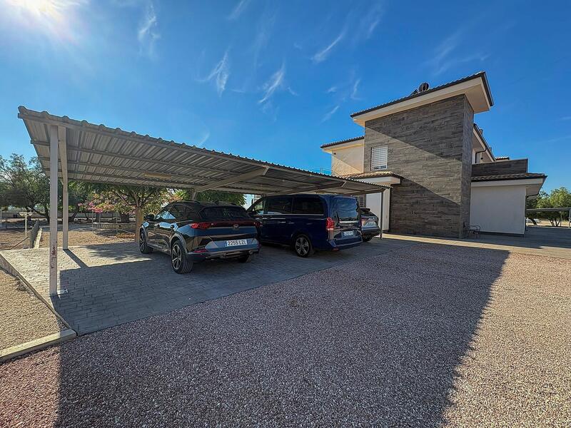 8 bedroom Villa for sale