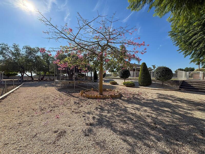 8 bedroom Villa for sale