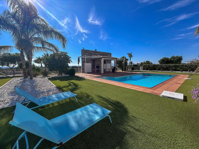 8 bedroom Villa for sale