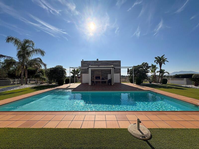 8 bedroom Villa for sale