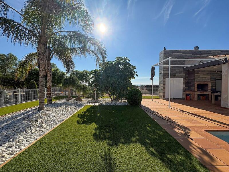 8 bedroom Villa for sale