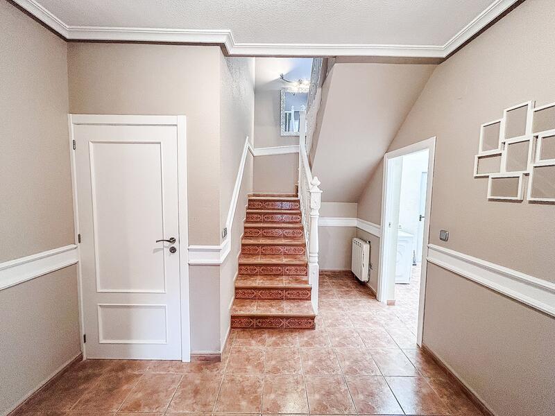 5 bedroom Townhouse for sale