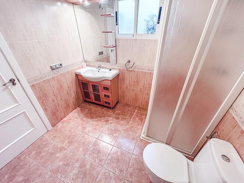 5 bedroom Townhouse for sale