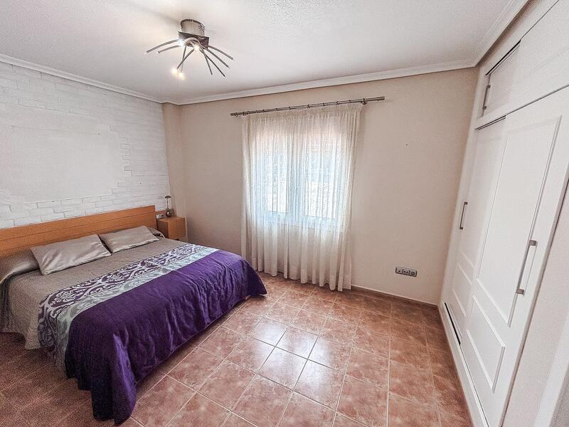 5 bedroom Townhouse for sale