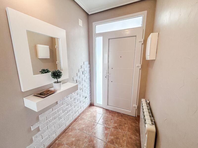 5 bedroom Townhouse for sale