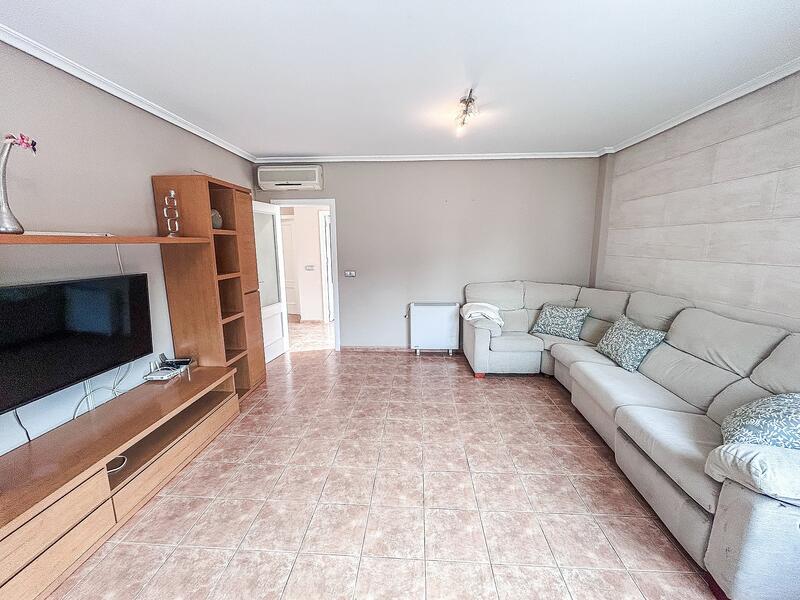 5 bedroom Townhouse for sale