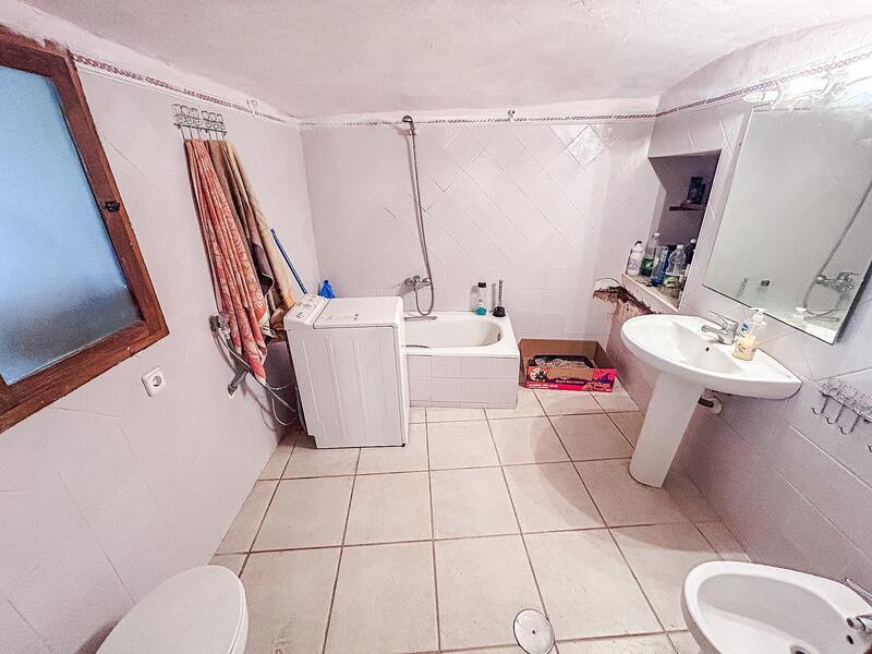 4 bedroom Cave House for sale