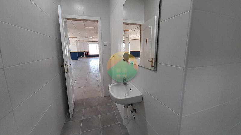 Handelsimmobilie zu verkaufen