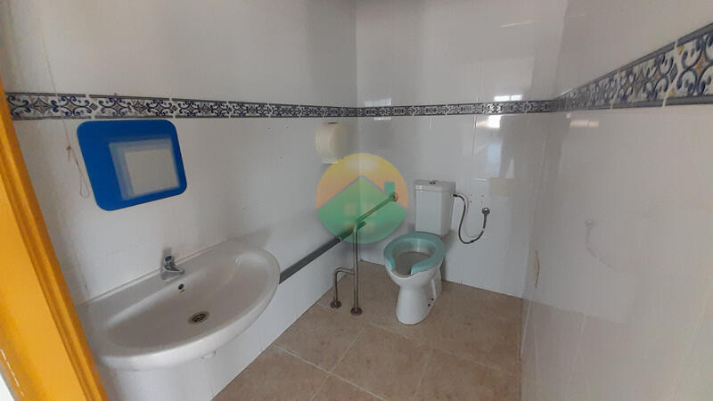 Handelsimmobilie zu verkaufen