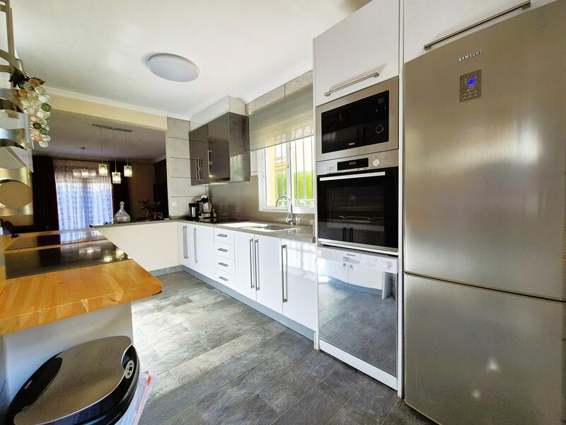 3 спальная комната вилла продается