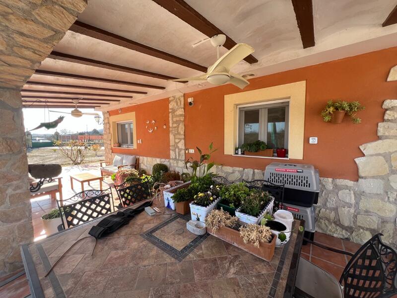 4 Schlafzimmer Landhaus zu verkaufen