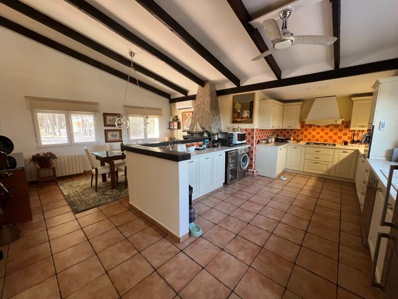 4 Schlafzimmer Landhaus zu verkaufen