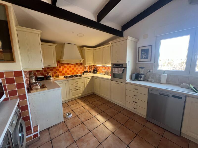 4 Schlafzimmer Landhaus zu verkaufen