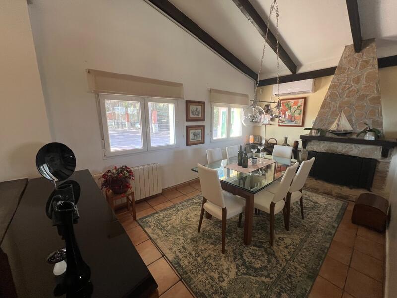 4 Schlafzimmer Landhaus zu verkaufen