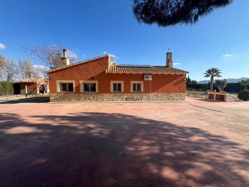 4 Schlafzimmer Landhaus zu verkaufen