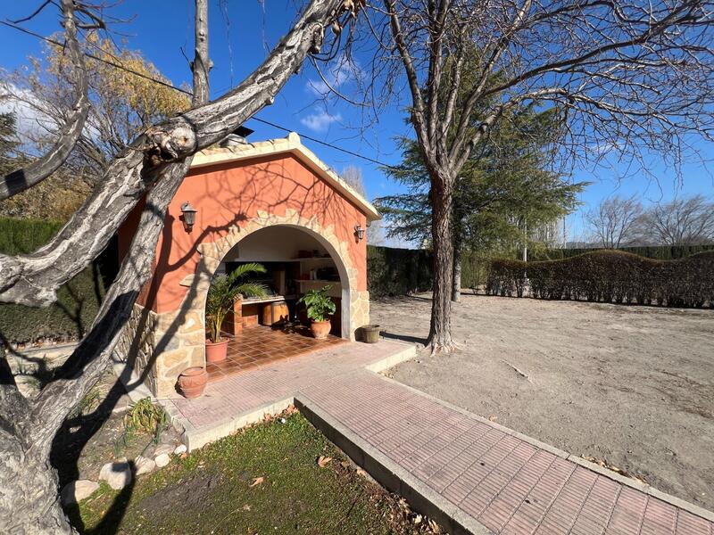 4 Schlafzimmer Landhaus zu verkaufen