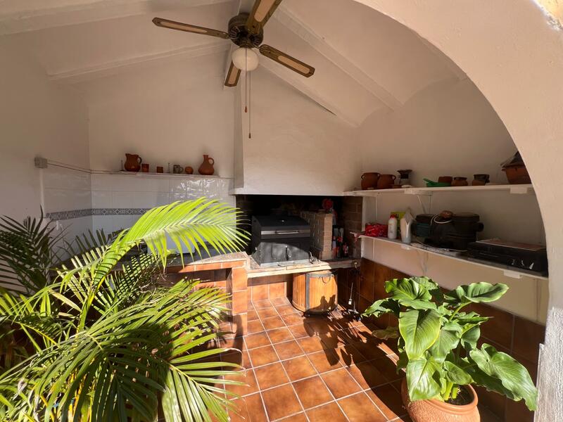 4 Schlafzimmer Landhaus zu verkaufen