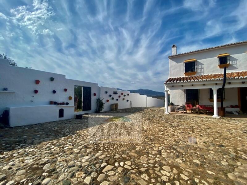 4 bedroom Country House for sale