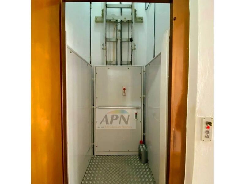 4 bedroom Townhouse for sale