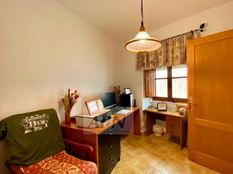 4 bedroom Townhouse for sale