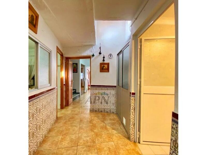 4 bedroom Townhouse for sale