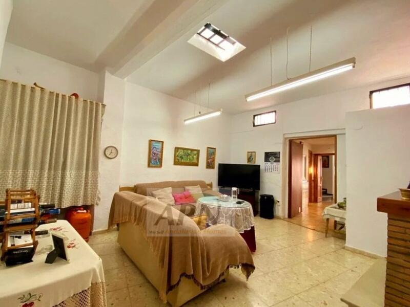 4 bedroom Townhouse for sale