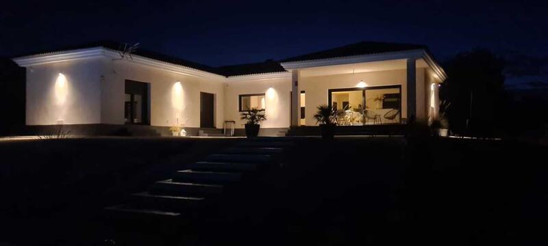 4 bedroom Villa for sale