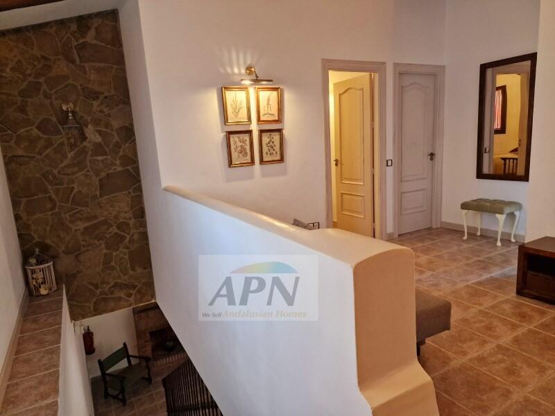 4 Schlafzimmer Landhaus zu verkaufen